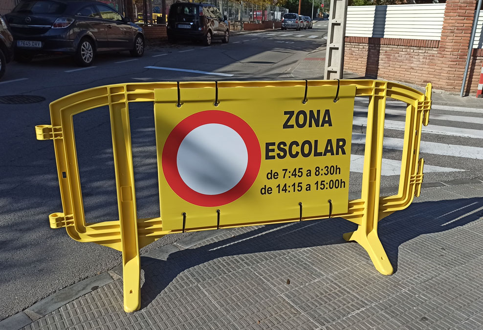 L'Ajuntament restringeix el pas de vehicles pel carrer de Foch i Torres durant les entrades i sortides de l'alumnat de l'institut Hipàtia