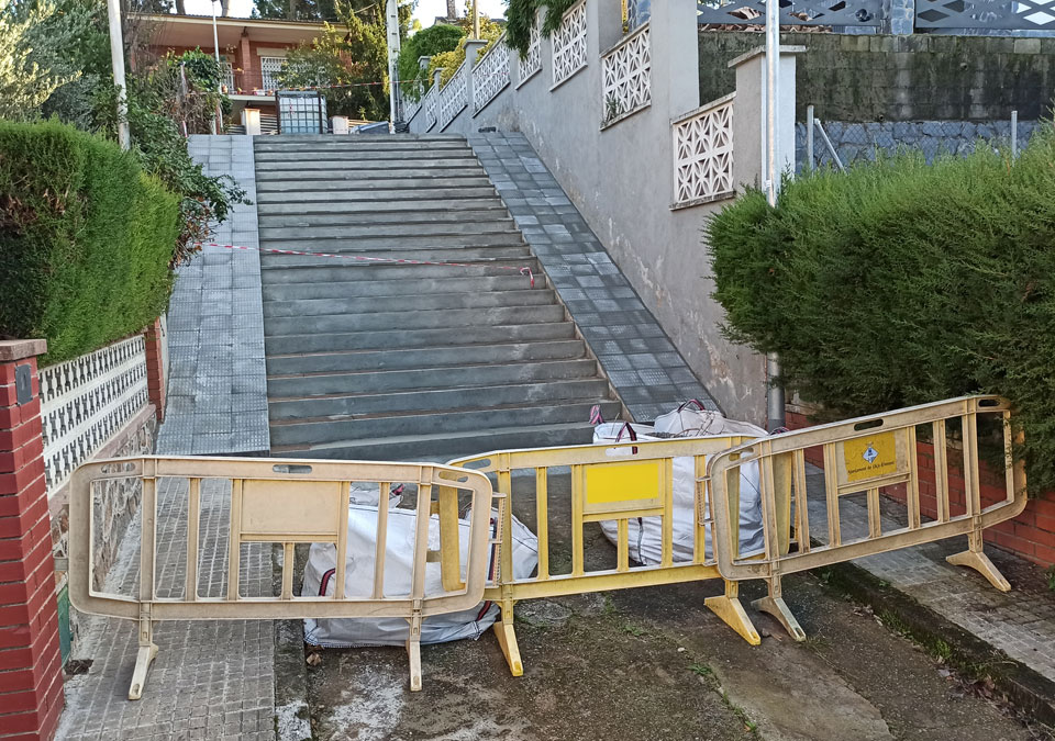 Reparació de les escales del Passatge d'Anselm Turmeda